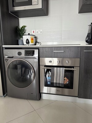 ميكروويف، فرن، موقد طهي مسطح، غسالة أطباق