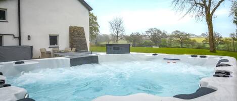 Baignoire à remous extérieure