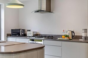 Microwave, oven, dishwasher, high chair - 3 Bed in Overstrand (oc-g29294) (Overstrand)