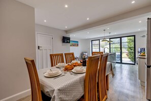 Dining - 3 Bed in Overstrand (oc-g29294) (Overstrand)
