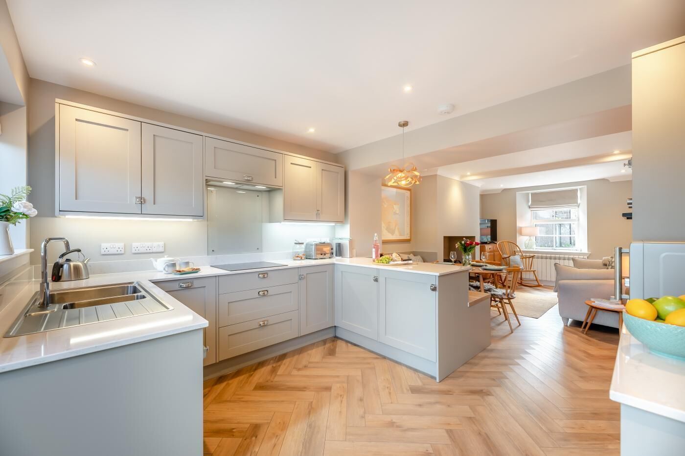 Horno, lavavajillas, periquera y utensilios de cocina 