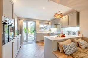 Oven, dishwasher, highchair, cookware/dishes/utensils - 2 Bed in Holy Island (oc-t26101) (Holy Island)