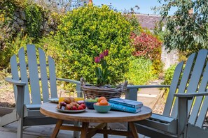 Outdoor dining - 2 Bed in Holy Island (oc-t26101) (Holy Island)