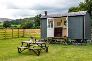 Outdoor dining - 1 Bed in Talybont-on-Usk (oc-a29348) (Talybont-on-Usk)