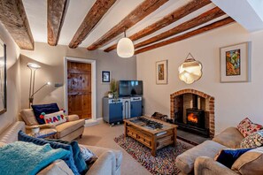 TV, fireplace - 3 Bed in Ruthin (oc-a29313) (Ruthin)