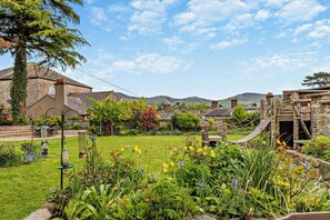 Property grounds - 3 Bed in Ruthin (oc-a29313) (Ruthin)