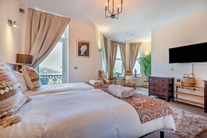 Iron/ironing board, travel cot, free WiFi, bed sheets - 4 Bed in Newquay (oc-w29346) (Newquay)