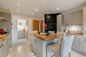 Dining - 4 Bed in Holt (oc-m24923) (Holt)