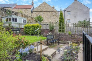 Property grounds - 6 Bed in Alnwick (oc-b29336) (Alnwick)