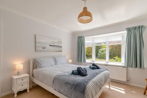 Travel cot, free WiFi, bed sheets - 3 Bed in Tenby (oc-o29381) (Tenby)