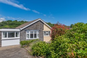 Exterior - 3 Bed in Tenby (oc-o29381) (Tenby)