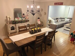 Dining - Port Jefferson Home Near Stony Brook University SBU (Port Jefferson Station)