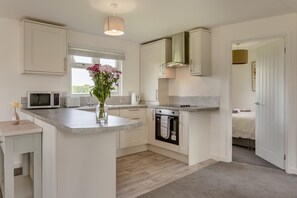 Oven, cookware/dishes/utensils - 2 Bed in Welney (oc-k29369) (Welney)