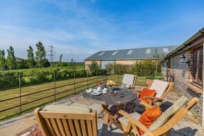 Outdoor dining - 2 Bed in Hellingly (oc-b29393) (Warbleton)