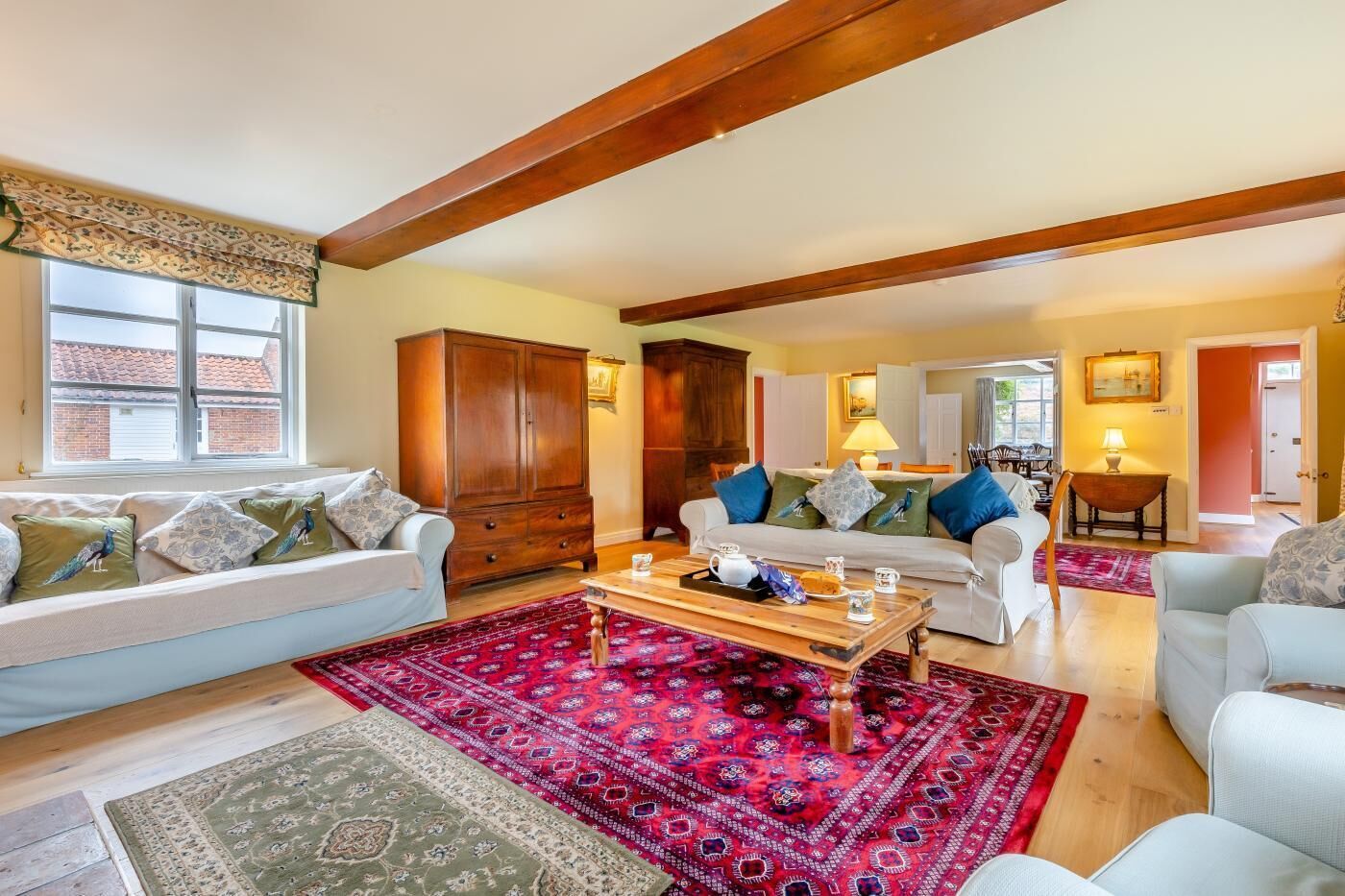 Televisión y chimenea 