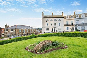 Exterior - 1 Bed in Whitby (oc-b29243) (Whitby)
