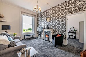 TV - 1 Bed in Whitby (oc-b29243) (Whitby)