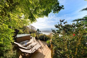 Terrace/patio - 5 Bed in Aberdovey (oc-t29402) (Aberdovey)