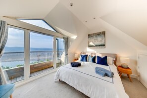 Iron/ironing board, free WiFi, bed sheets - 5 Bed in Aberdovey (oc-t29402) (Aberdovey)