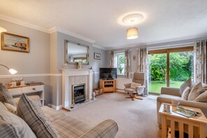 TV - 3 Bed in Sheringham (oc-s29480) (Upper Sheringham)