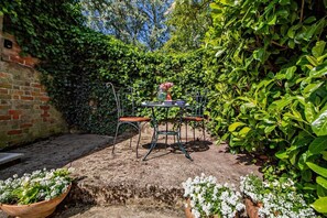 Outdoor dining - 1 Bed in Cratfield (oc-t29434) (Cratfield)