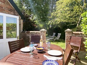 Outdoor dining - 1 Bed in Cratfield (oc-t29434) (Cratfield)