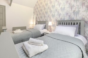 Travel cot, free WiFi, bed sheets - 2 Bed in Trewoon (oc-t29504) (Saint Mewan)