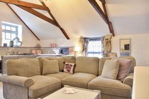 TV - 2 Bed in Trewoon (oc-t29504) (Saint Mewan)