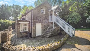 A stone building with a white staircase leading to a porch. - 2 Bed in Trewoon (oc-t29504) (Saint Mewan)