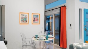 Dining - CASA SUNVIEW (Palm Springs)