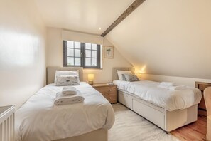 واي فاي مجانًا وملاءات أسرّة