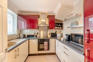Microwave, oven, dishwasher, cookware/dishes/utensils - 2 Bed in Wooler (oc-l29429) (Wooler)