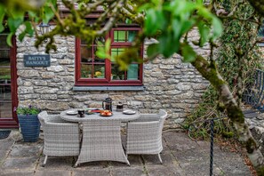 Outdoor dining - 1 Bed in Advent (oc-b29387) (Advent)