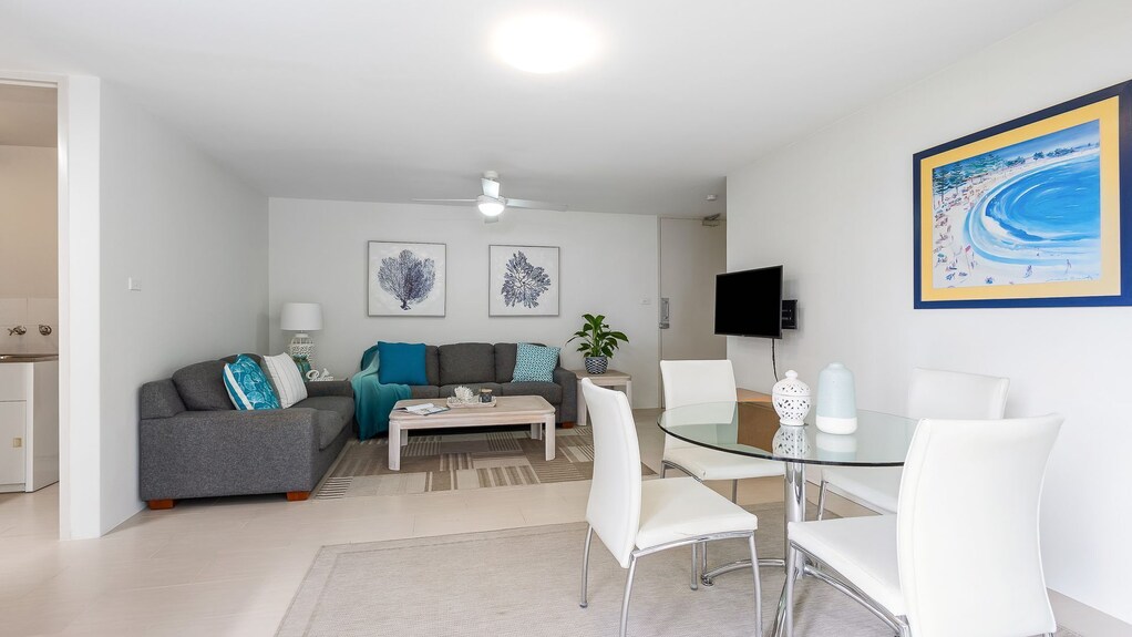 'Mistral Court' Beachside Apartment With Views - Hawks Nest