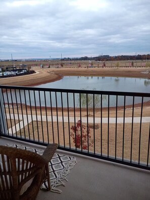 Property grounds - Prime location, Luxury Views in Madison Airport (Madison)