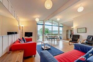 TV - 3 Bed in Burton (oc-m29513) (Burton)