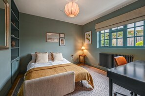 4 bedrooms, iron/ironing board, WiFi, bed sheets - Merryweather -  a holiday let that sleeps 10 guests  in 4 bedrooms (Canterbury)
