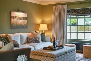 Televisión y chimenea 