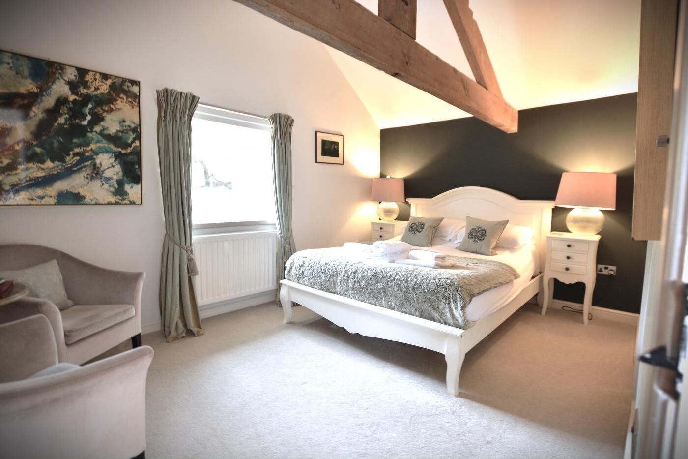 واي فاي مجانًا وملاءات أسرّة