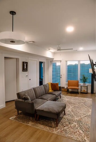 Luxury Mountain Views@ Prime Location Huntsville