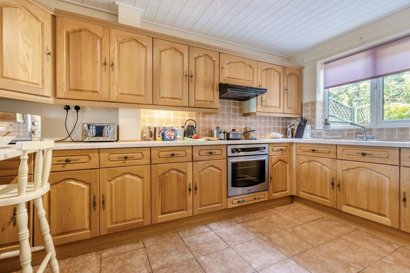 Microwave, oven, dishwasher, cookware/dishes/utensils