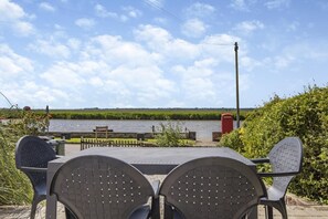 Outdoor dining - 2 Bed in Reedham (oc-q29527) (Haddiscoe)
