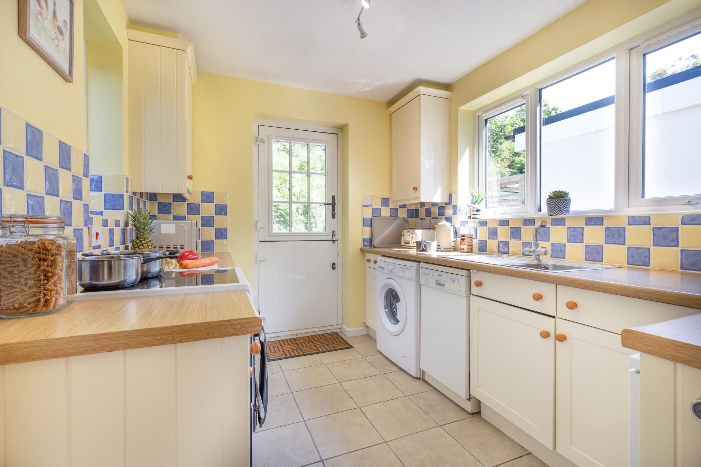 Microwave, dishwasher, cookware/dishes/utensils