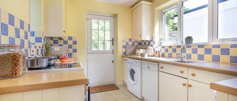 Microwave, dishwasher, cookware/dishes/utensils