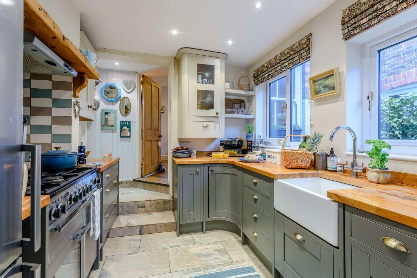 Microondas, horno, lavavajillas y periquera 