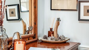 A wooden table with a candle, a framed picture, and a mirror. - 2 Bed in Rye (oc-86094) (Rye)