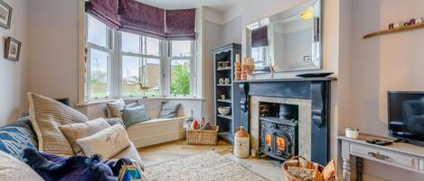 Télévision, cheminée