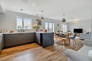Dining - 3 Bed in Newquay (oc-blueb6) (Newquay)