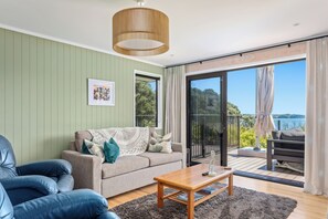 TV - Hihi O Te Ra - Waterfront Waiotahe Holiday Home (Opotiki)