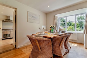 Dining - 3 Bed in Snape (oc-g29478) (Church Common)